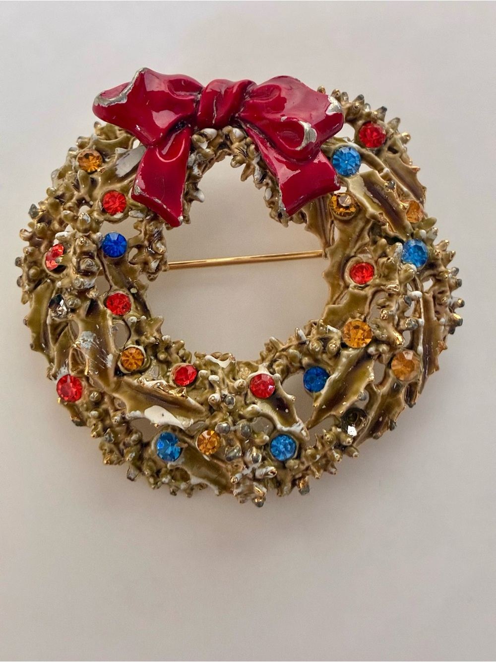 Vintage 1960s Authentic “ART” Christmas Wreath Enamel Brooch with Rhinestones